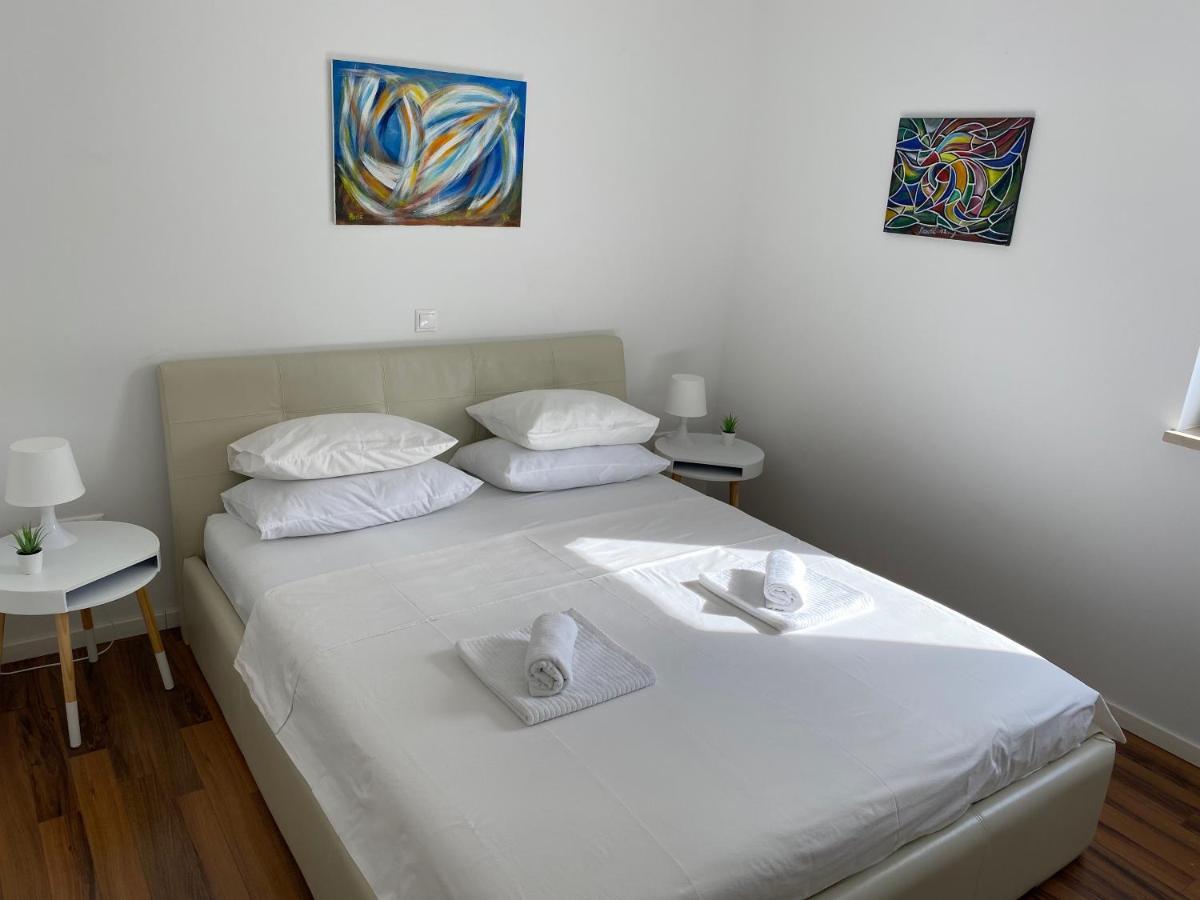 Private Pool And Mediterranean Garden Apt Mia Сило Экстерьер фото