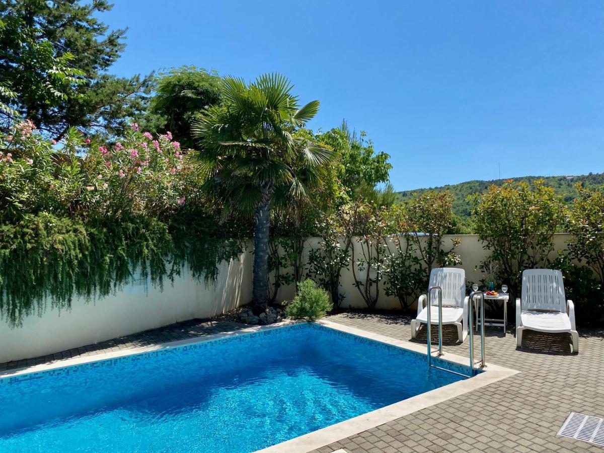 Private Pool And Mediterranean Garden Apt Mia Сило Экстерьер фото