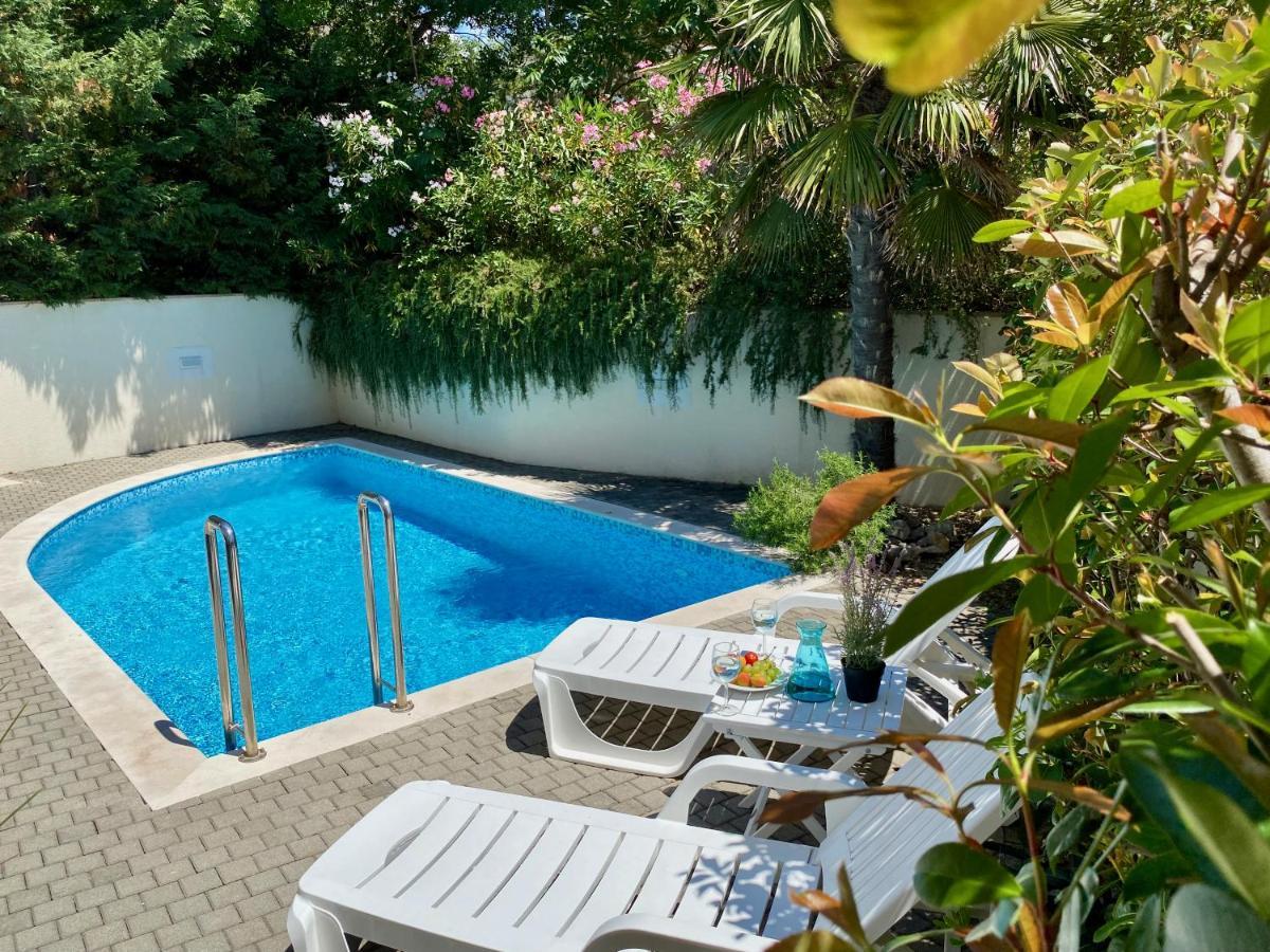 Private Pool And Mediterranean Garden Apt Mia Сило Экстерьер фото